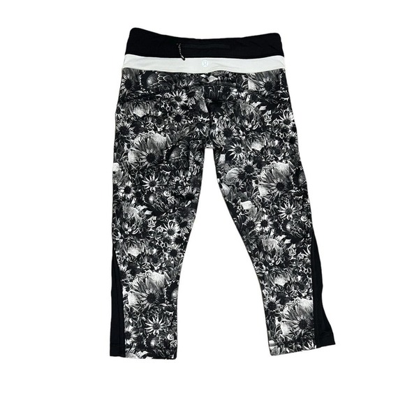 Lululemon Up the Pace Flowabunga Black White Sunflower‎ Floral Crop Legging S 4 - Picture 2 of 5